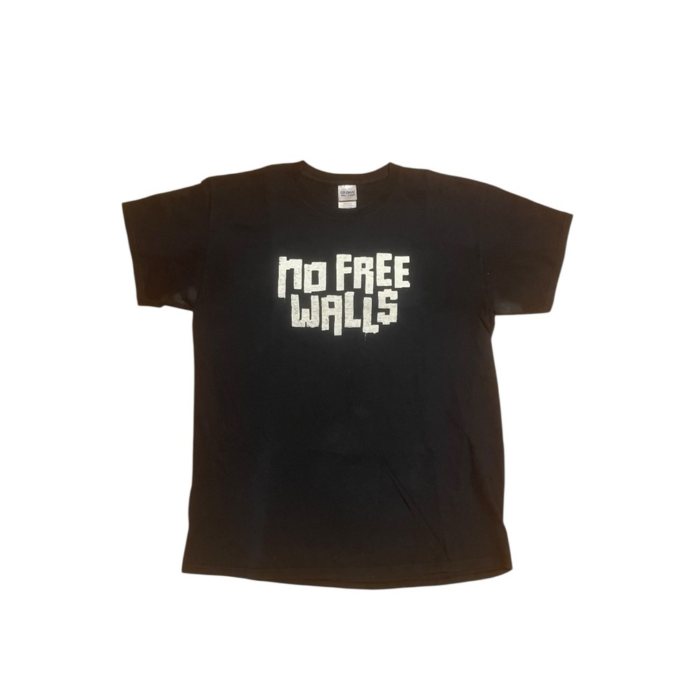 Vintage Y2K Black No Free Walls Men Short Sleeve Skater Tee Sz L